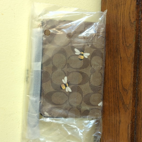 Nwt Coach bee corner zip wristlet - Picture 2 of 4